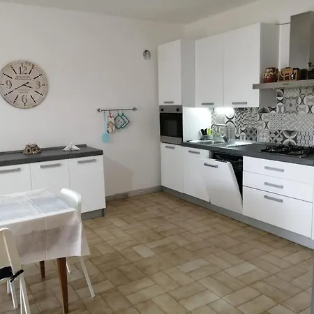 Ticia A 100 Metri Dalla Con Parcheggio Privato Vakantiehuis Lido Marini