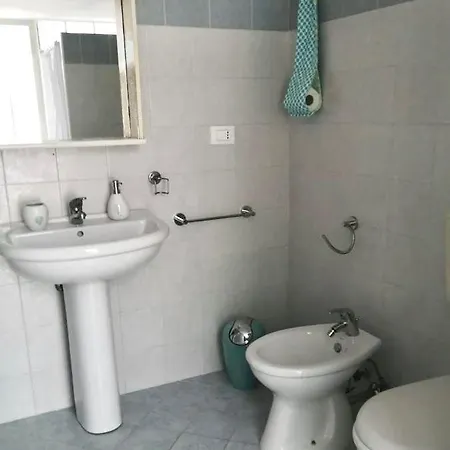 Ticia A 100 Metri Dalla Con Parcheggio Privato Vakantiehuis Lido Marini