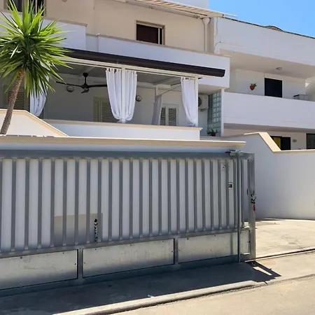 Vakantiehuis Ticia A 100 Metri Dalla Con Parcheggio Privato Lido Marini